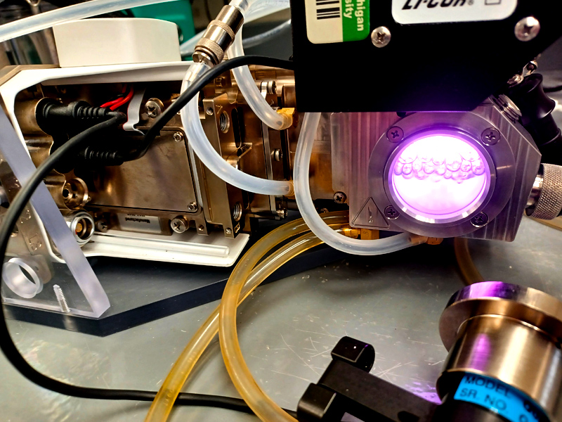 light shines through a bubbling liquid attached to a measuring device.
